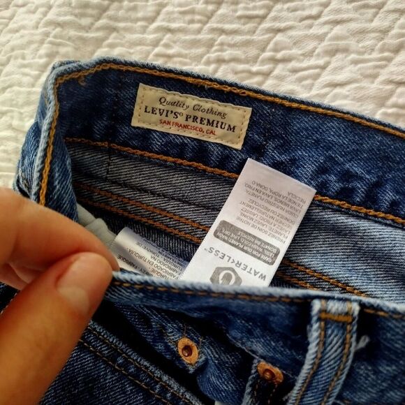 Levi's Premium Wedgie Straight Fit Women's distressed Jeans sz 32 - Picture 9 of 12